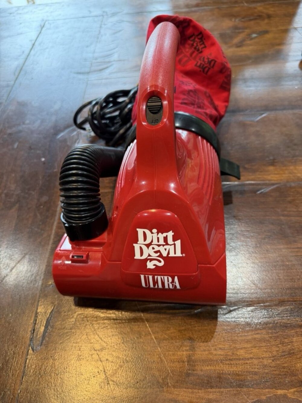 Red Dirt Devil ULTRA Powerful 4 Amp Motor Hand Vacuum Used READ MORE